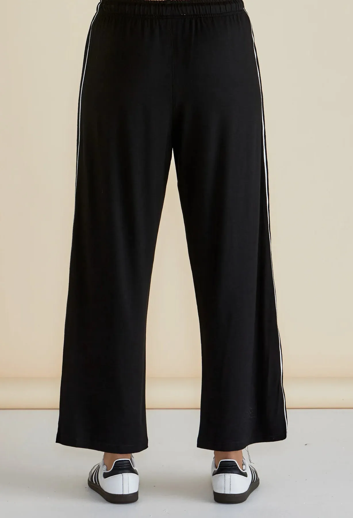 Betty Basics - Evelyn Wide Leg Jogger - Black