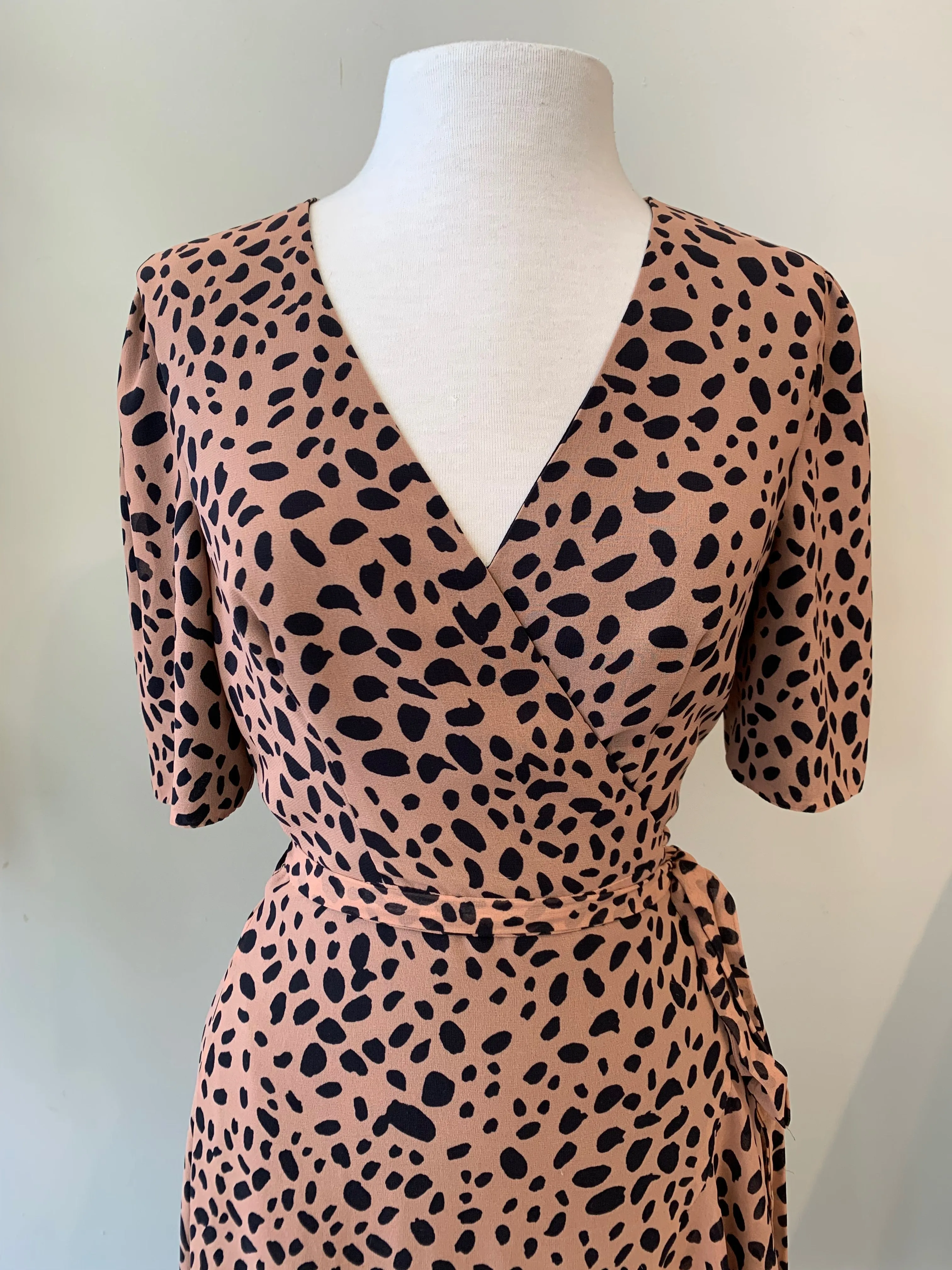 Fame and Partners Size 6 Dress
