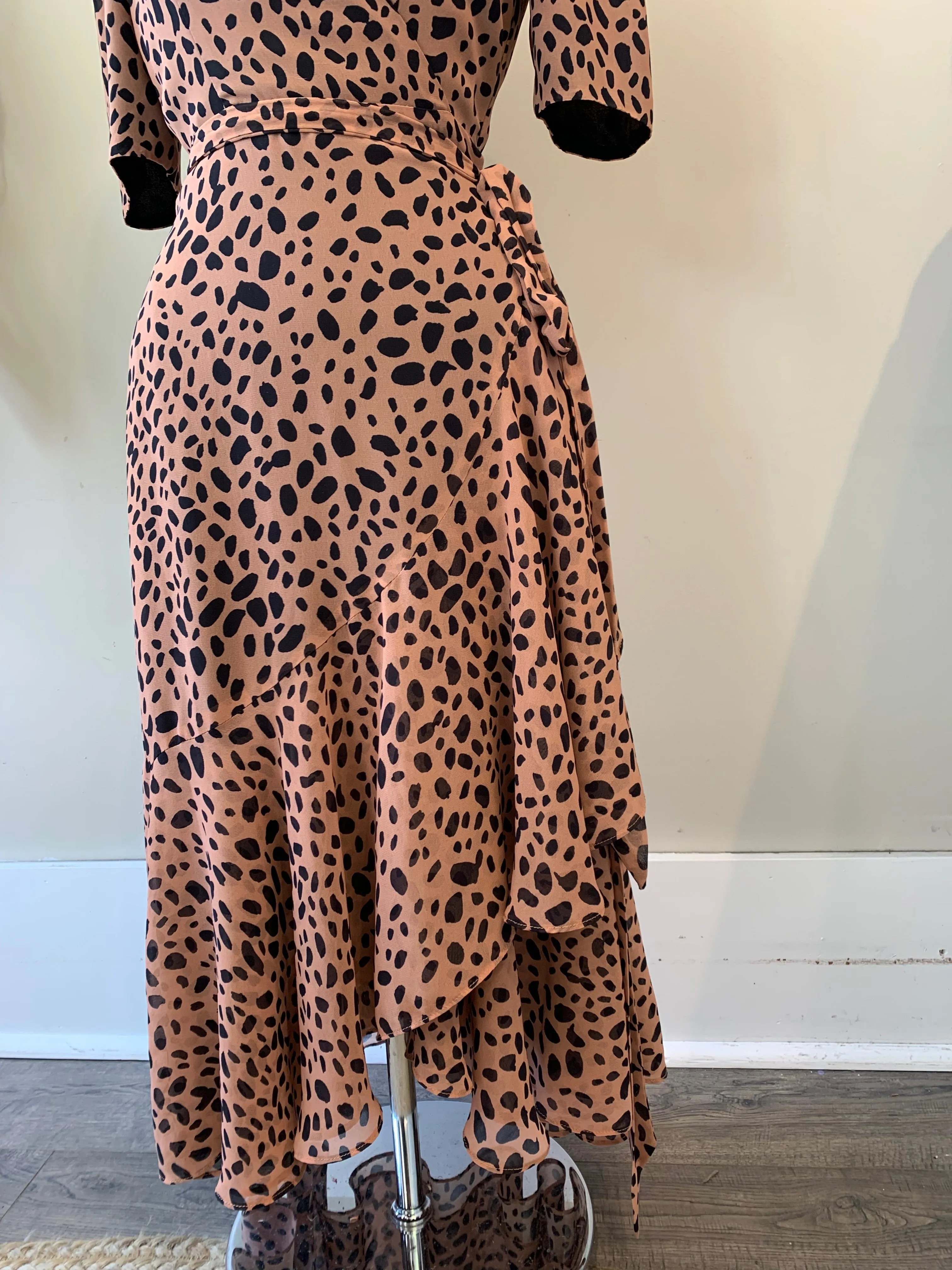Fame and Partners Size 6 Dress