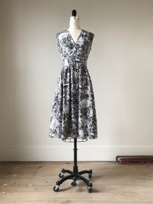 marianne v neck and sleeveless dress