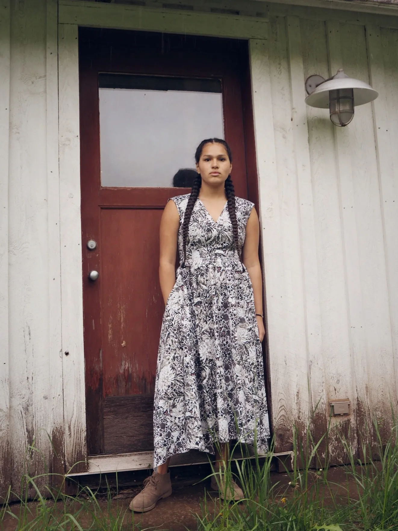 marianne v neck and sleeveless dress