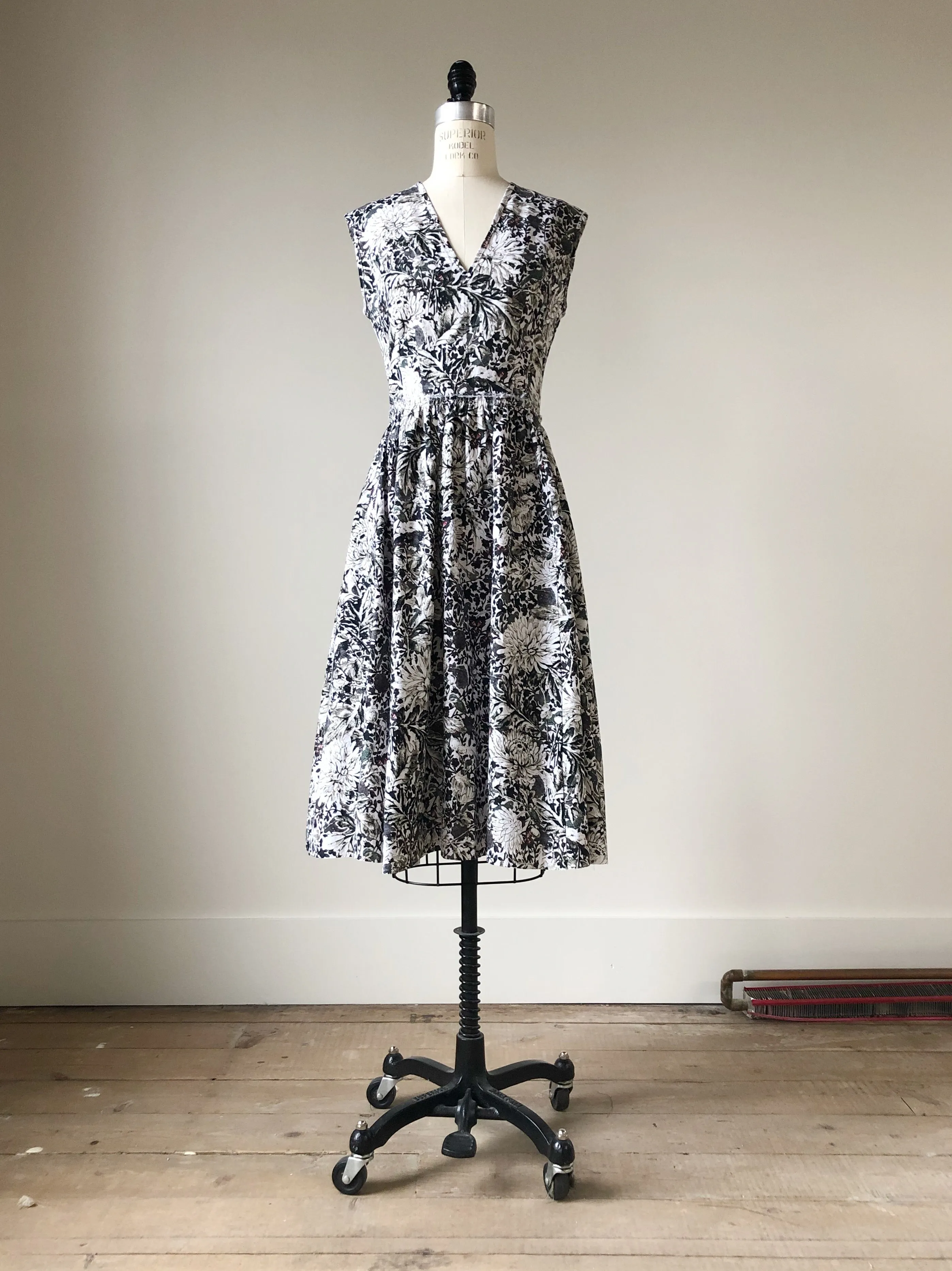 marianne v neck and sleeveless dress