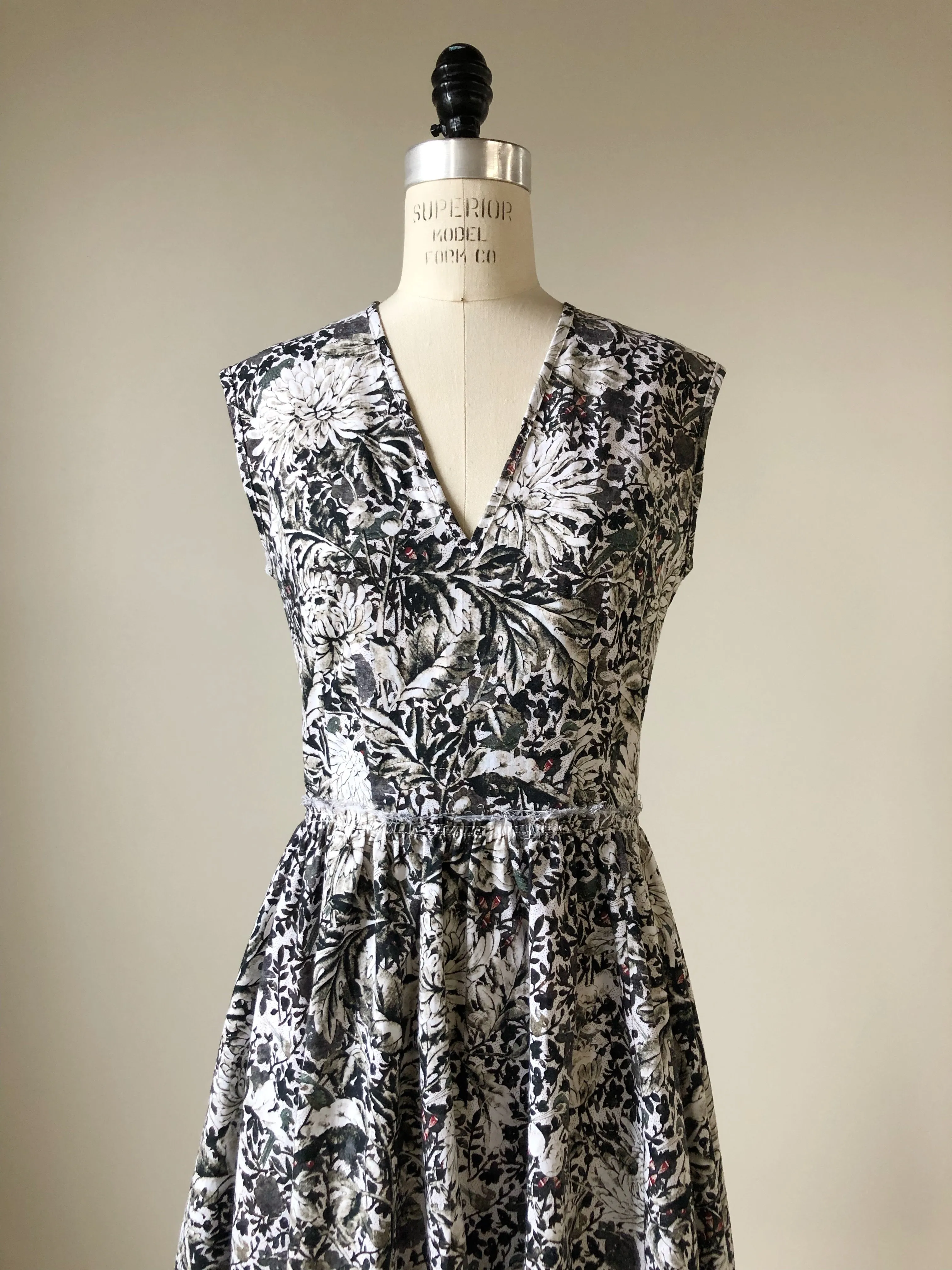 marianne v neck and sleeveless dress