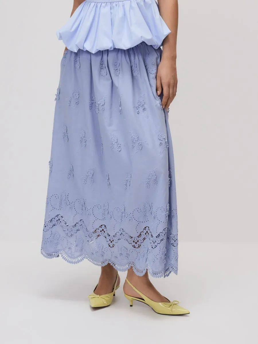 Maxi skirt with embroidered flowers