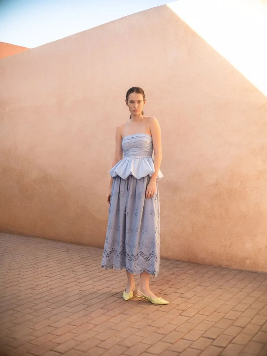 Maxi skirt with embroidered flowers