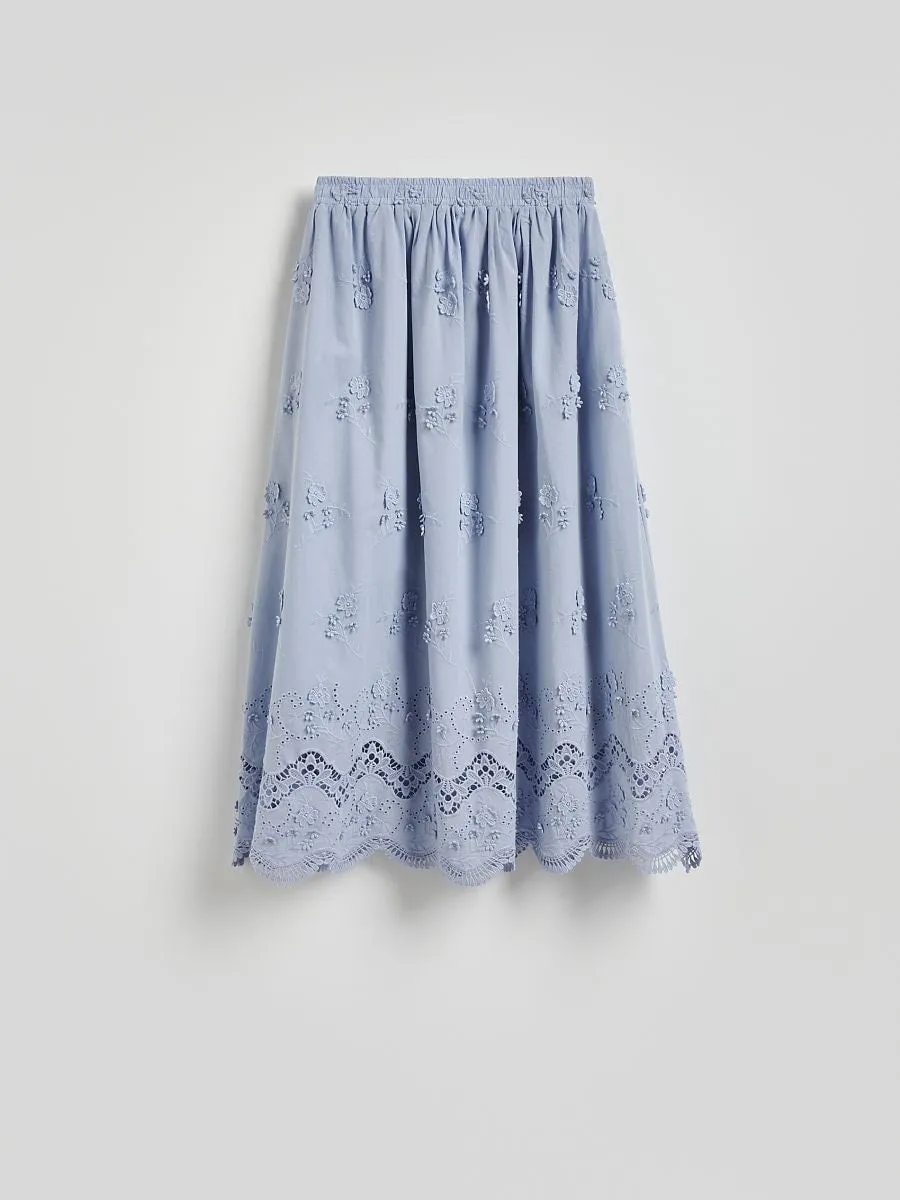 Maxi skirt with embroidered flowers
