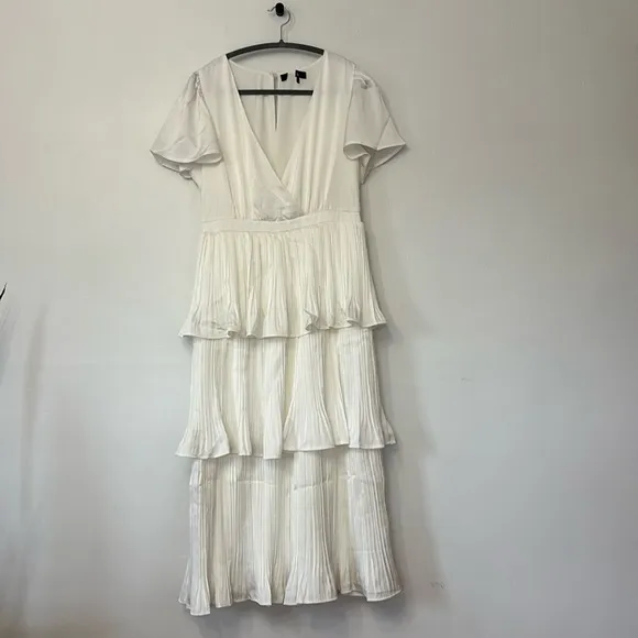NWOT Lulus Twirl-wind Romance White Satin Pleated Tiered Short Sleeve Midi Dress