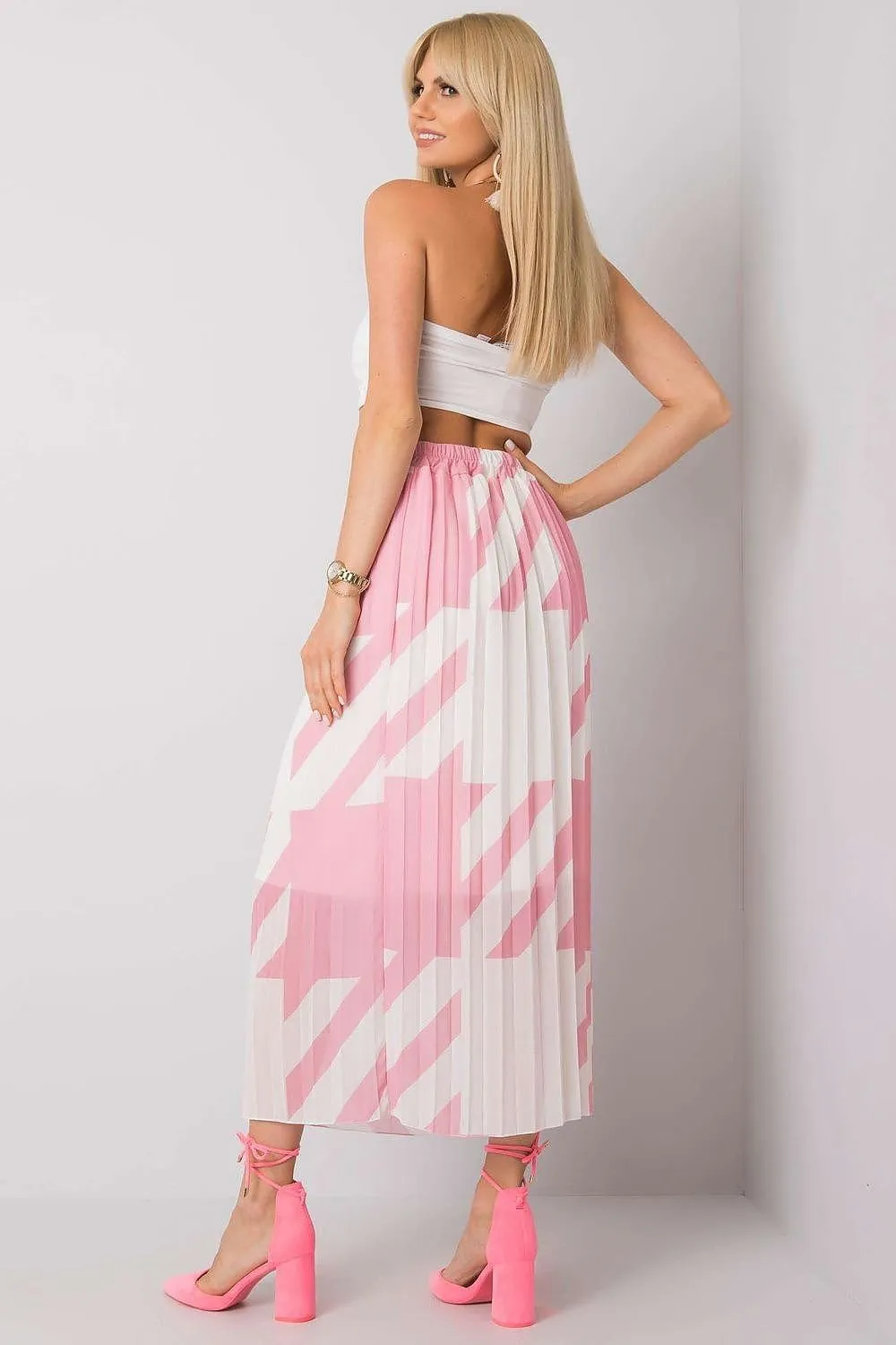 Pleated skirt with an elastic waistband
