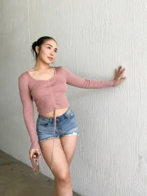 RIB KNIT DRAWSTRING RUCHED CROP TOP