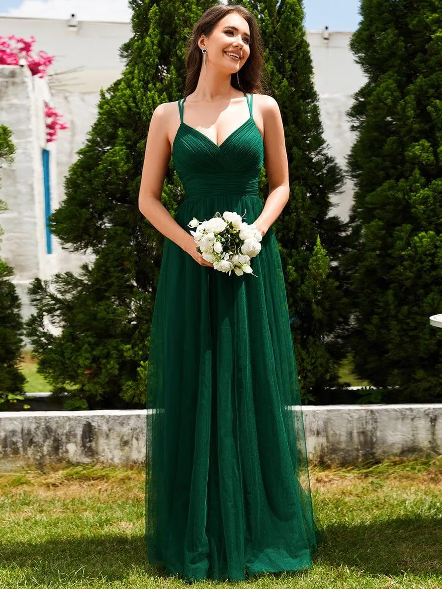 Robe de demoiselle d'honneur en tulle plissée sans manches à col en V et bretelles croisées au dos en dentelle