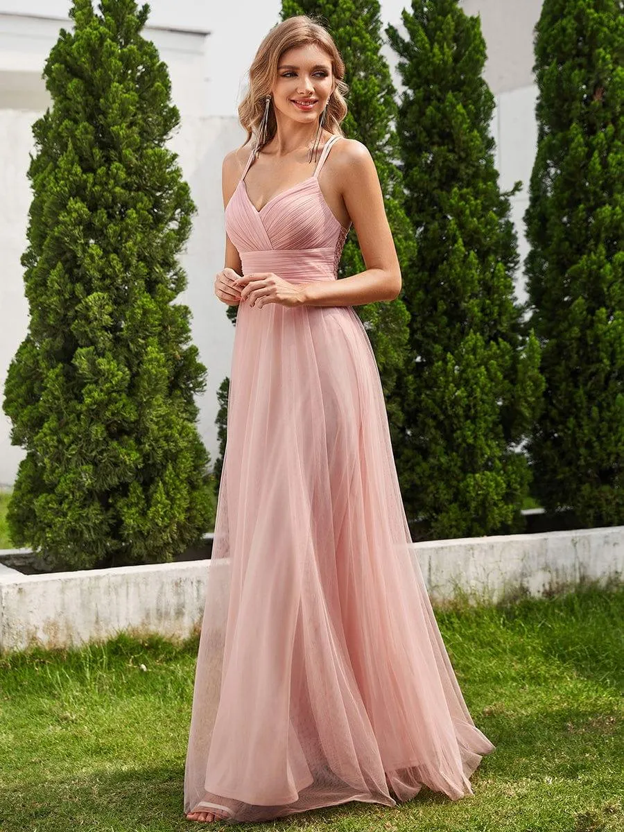 Robe de demoiselle d'honneur en tulle plissée sans manches à col en V et bretelles croisées au dos en dentelle
