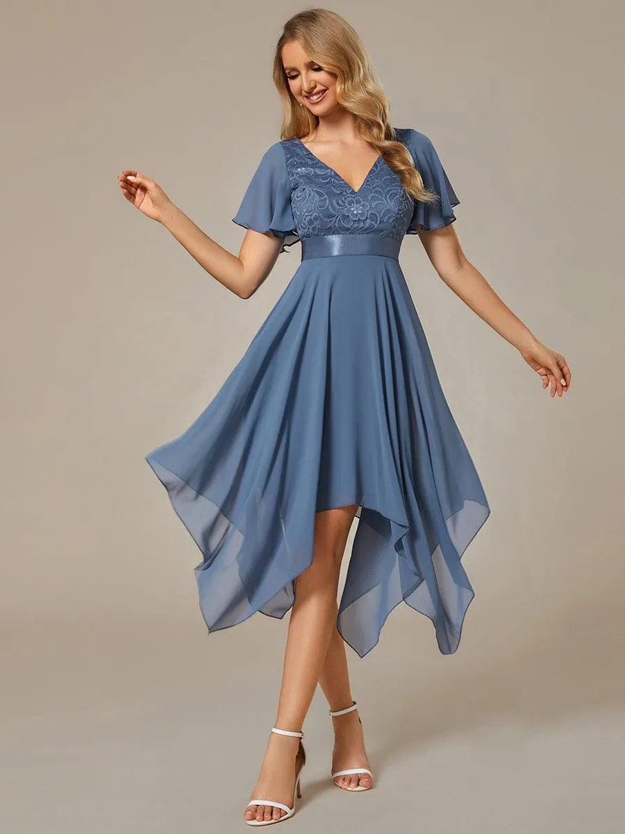 Robe de demoiselle d'honneur à ourlet asymétrique taille empire manches courtes longueur genou