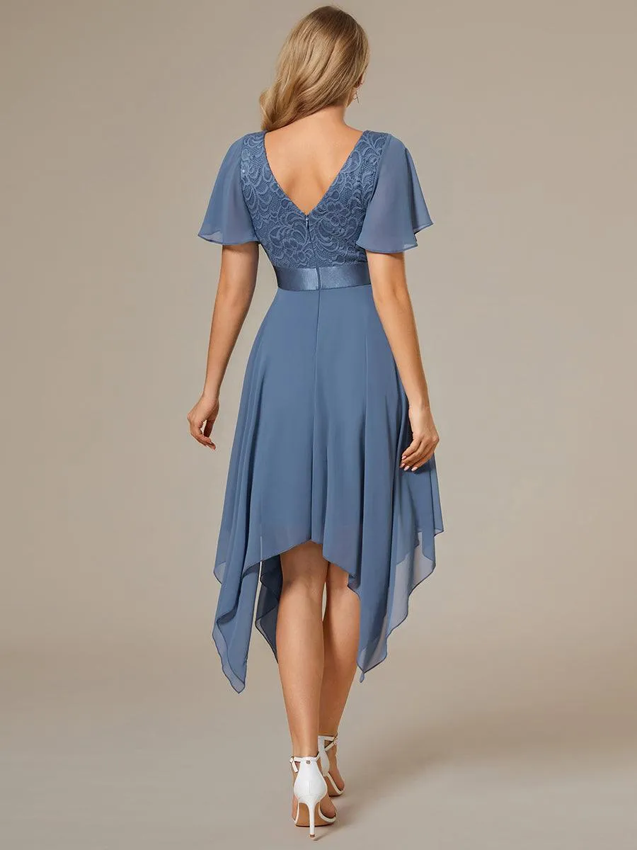 Robe de demoiselle d'honneur à ourlet asymétrique taille empire manches courtes longueur genou