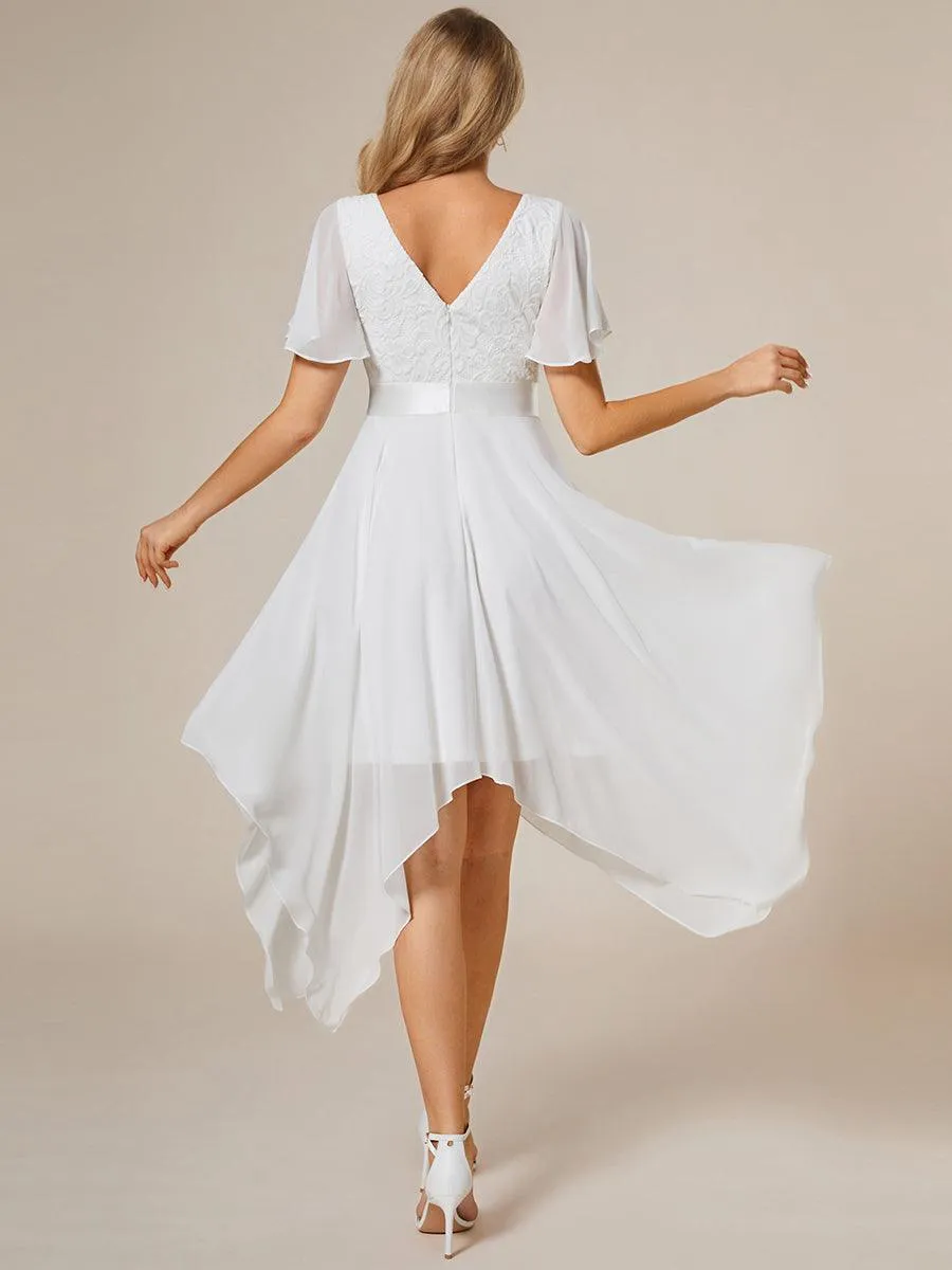 Robe de demoiselle d'honneur à ourlet asymétrique taille empire manches courtes longueur genou