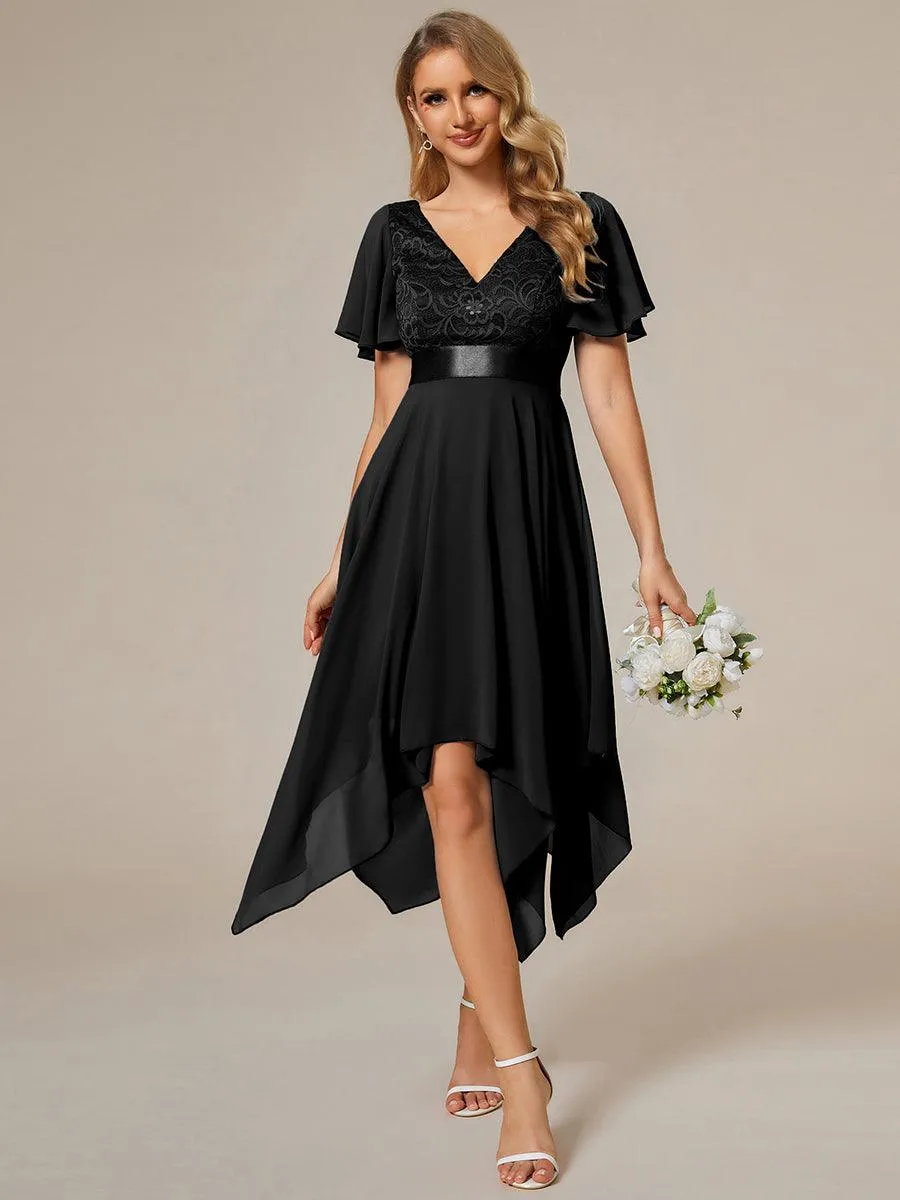 Robe de demoiselle d'honneur à ourlet asymétrique taille empire manches courtes longueur genou
