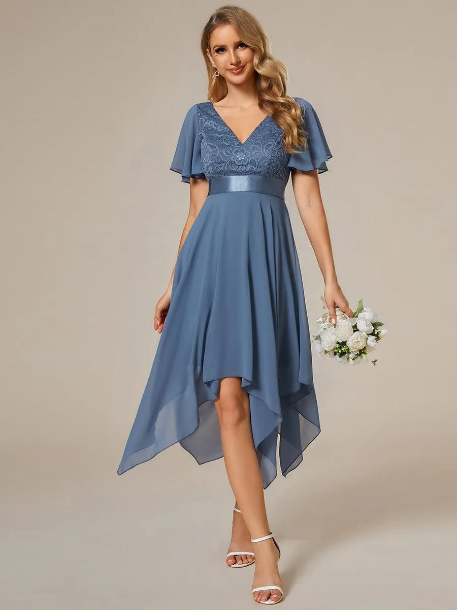 Robe de demoiselle d'honneur à ourlet asymétrique taille empire manches courtes longueur genou