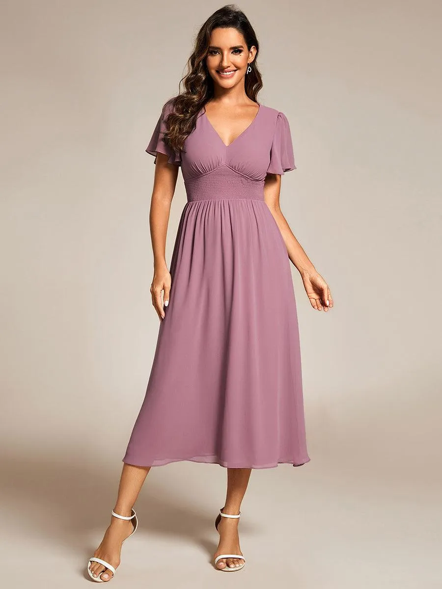 Robe d'invité de mariage mi-longue à col en V et manches à volants