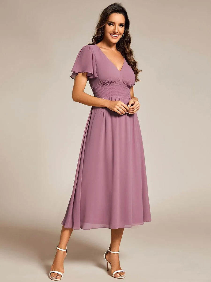 Robe d'invité de mariage mi-longue à col en V et manches à volants