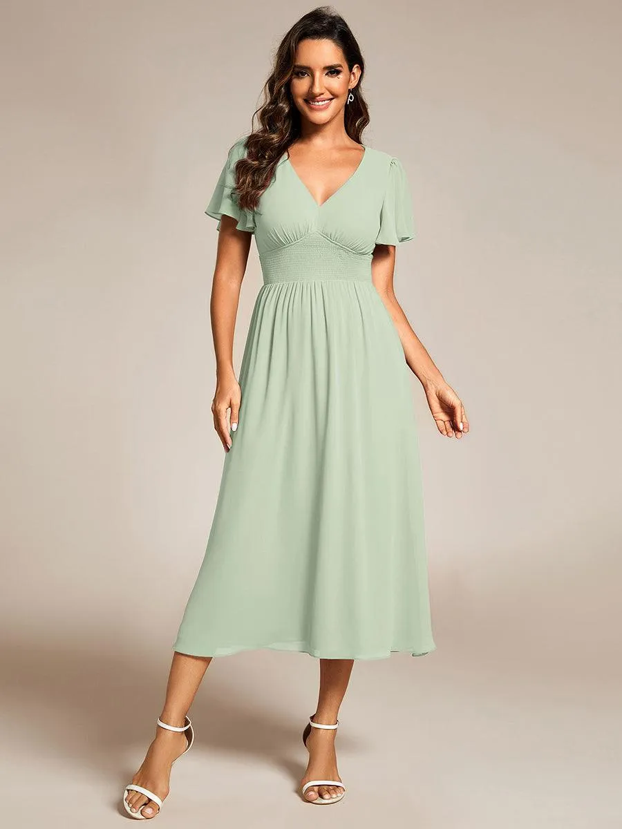 Robe d'invité de mariage mi-longue à col en V et manches à volants