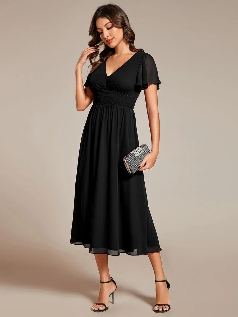 Robe d'invité de mariage mi-longue à col en V et manches à volants