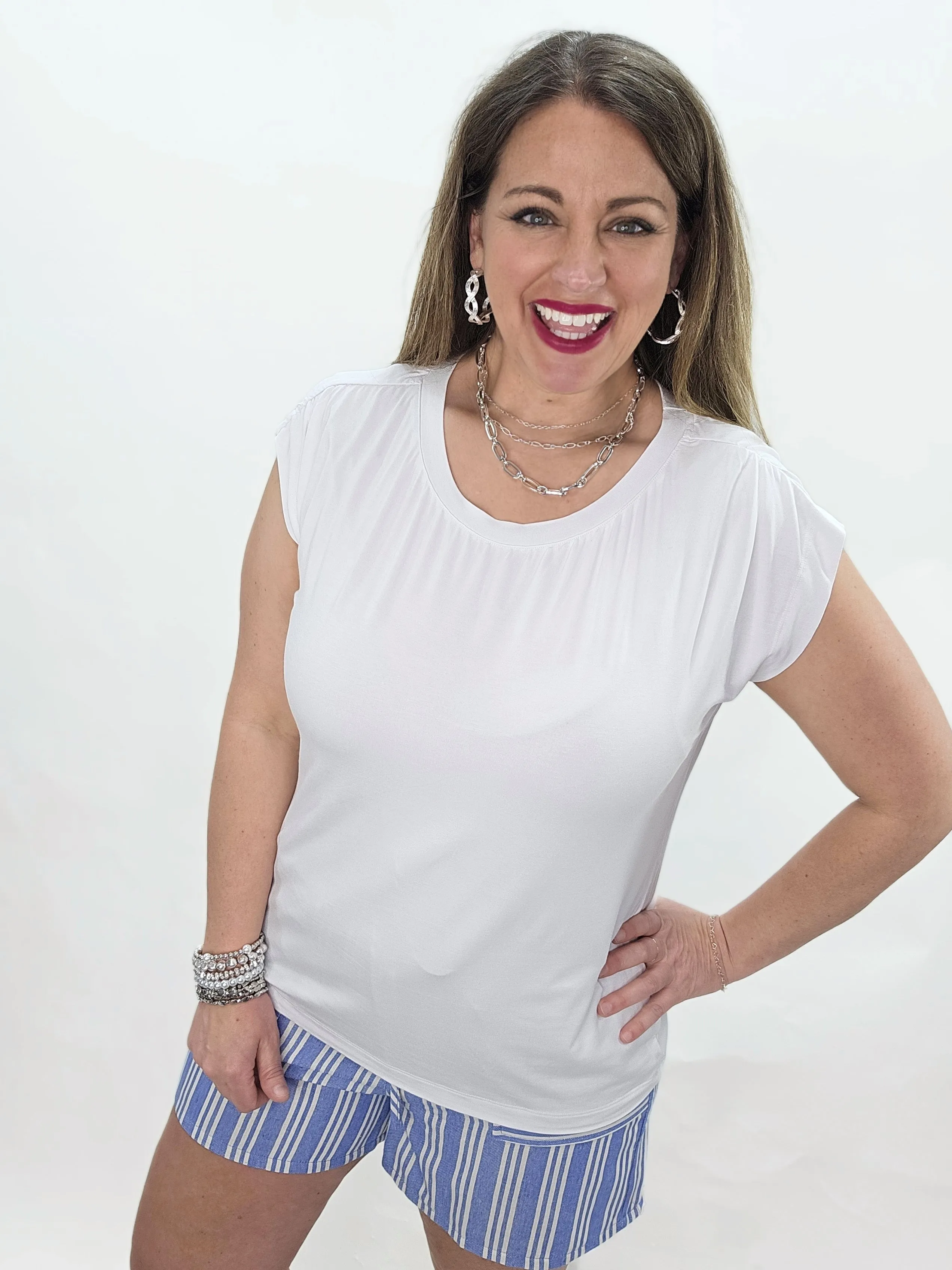 WHITE ROUND NECK ROUCHED SHOULDER CAP SLEEVE KNIT TOP