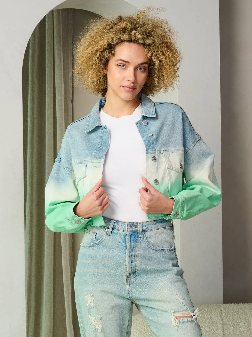 WOMEN'S LONG SLEEVE BUTTON CLOSURE COLORBLOCK DENIM CROP JACKET