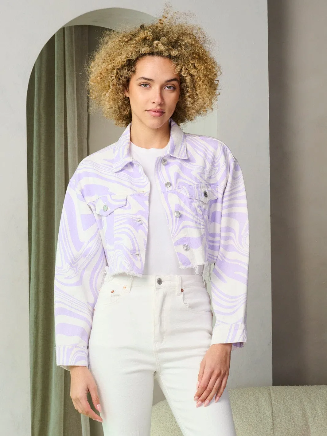 WOMEN'S LONG SLEEVE BUTTON CLOSURE TIE DYE DENIM CROP JACKET