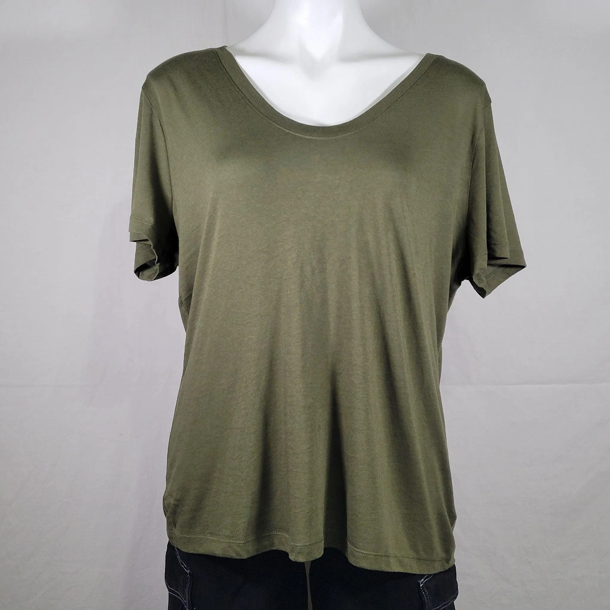 Women's Short Sleeve Scoop Neck T-Shirt