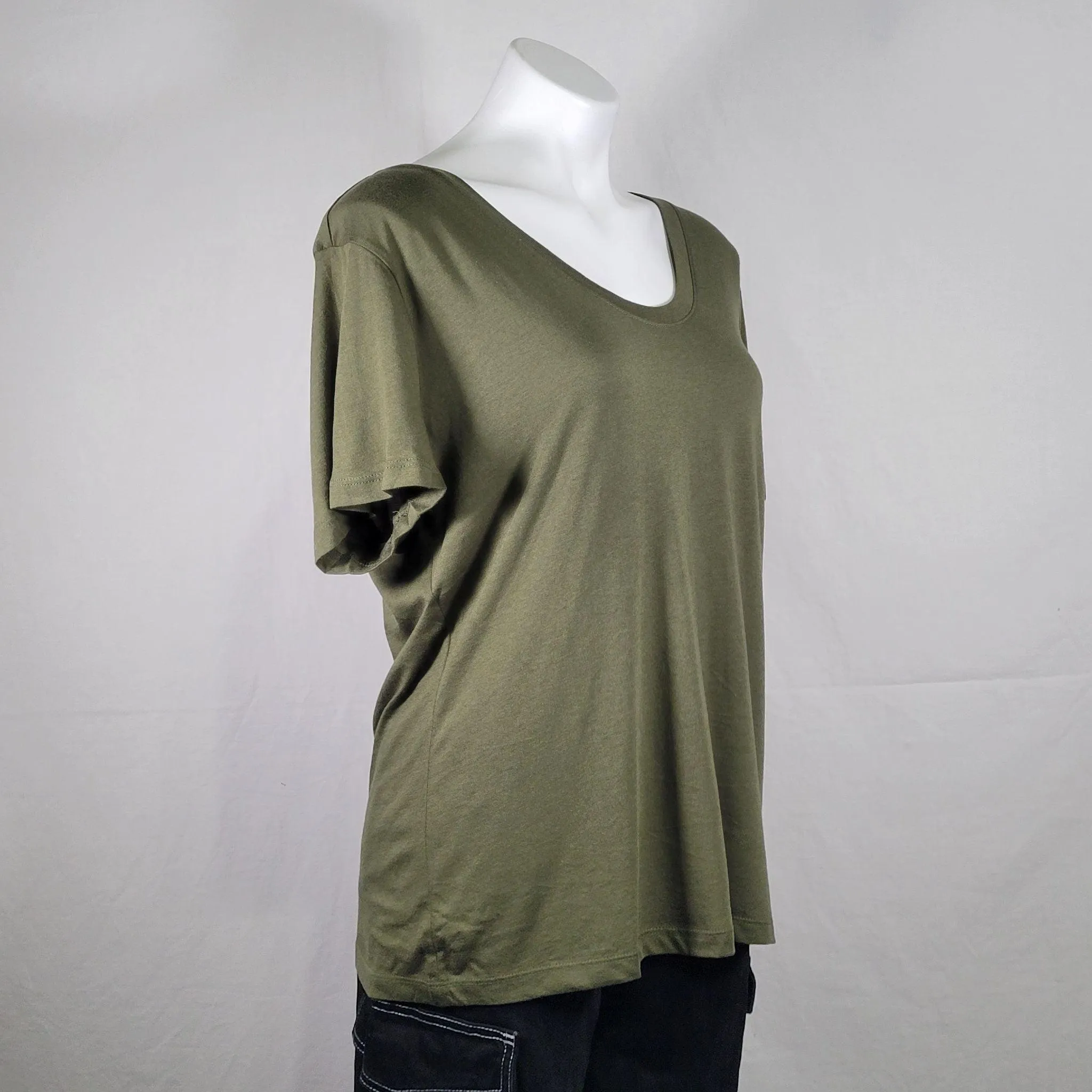 Women's Short Sleeve Scoop Neck T-Shirt