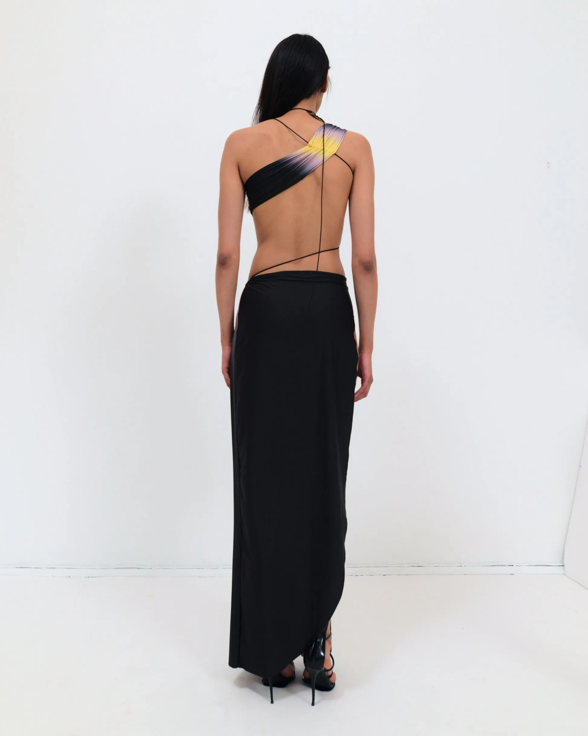 Wrap-around dress in black/yellow
